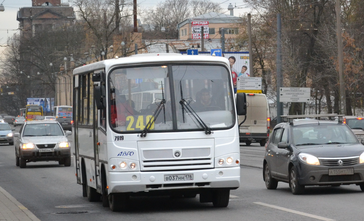 Маршруточный король москвы. Маршрутный автобус. Маршрутка Петербург. Маршрутки в Питере. Автобусы СПБ.