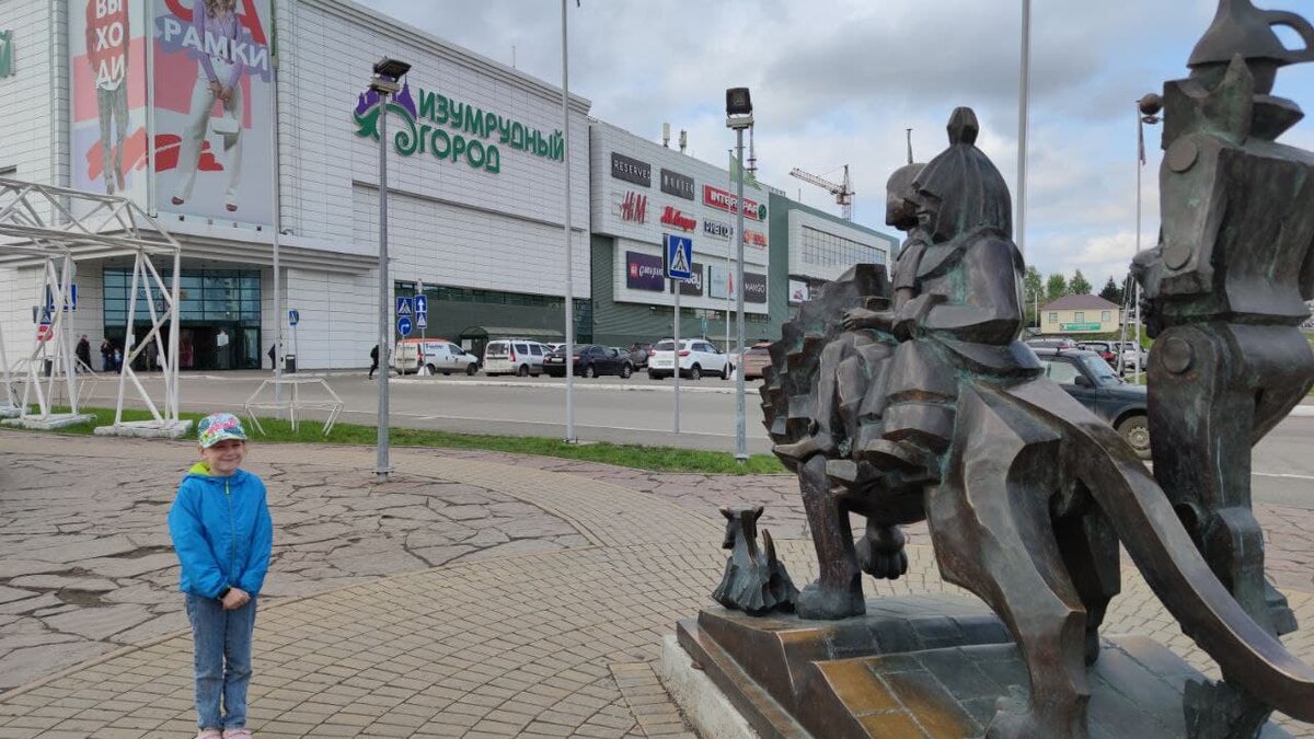 Для масштаба поставила рядом 130-сантиметровую дочь ➡️