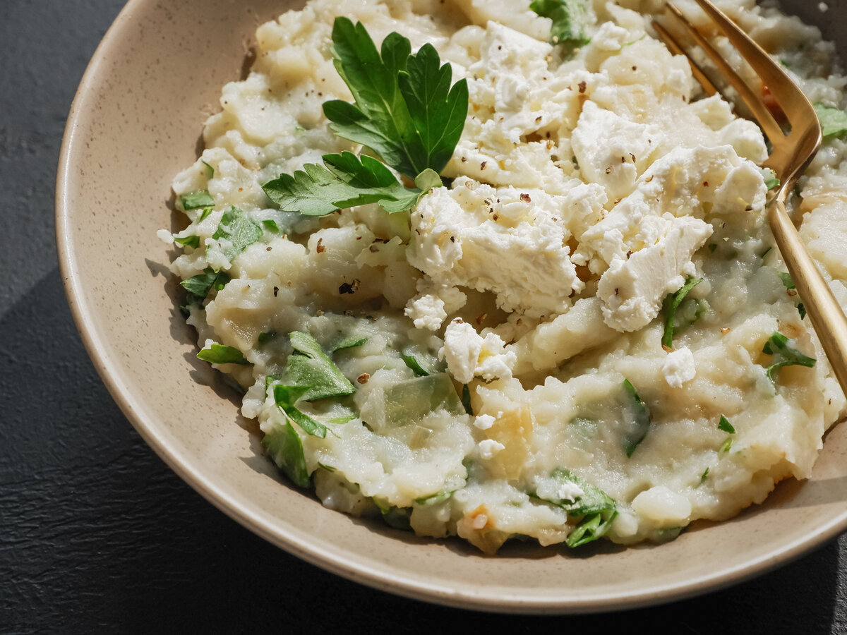 Пожалуй, все любят пюре, но не все готовят его вкусно. Я сама ошибалась. В этой статье я расскажу про три главные ошибки, и расскажу о том, как сделать пюре классным ярким блюдом) Привет!