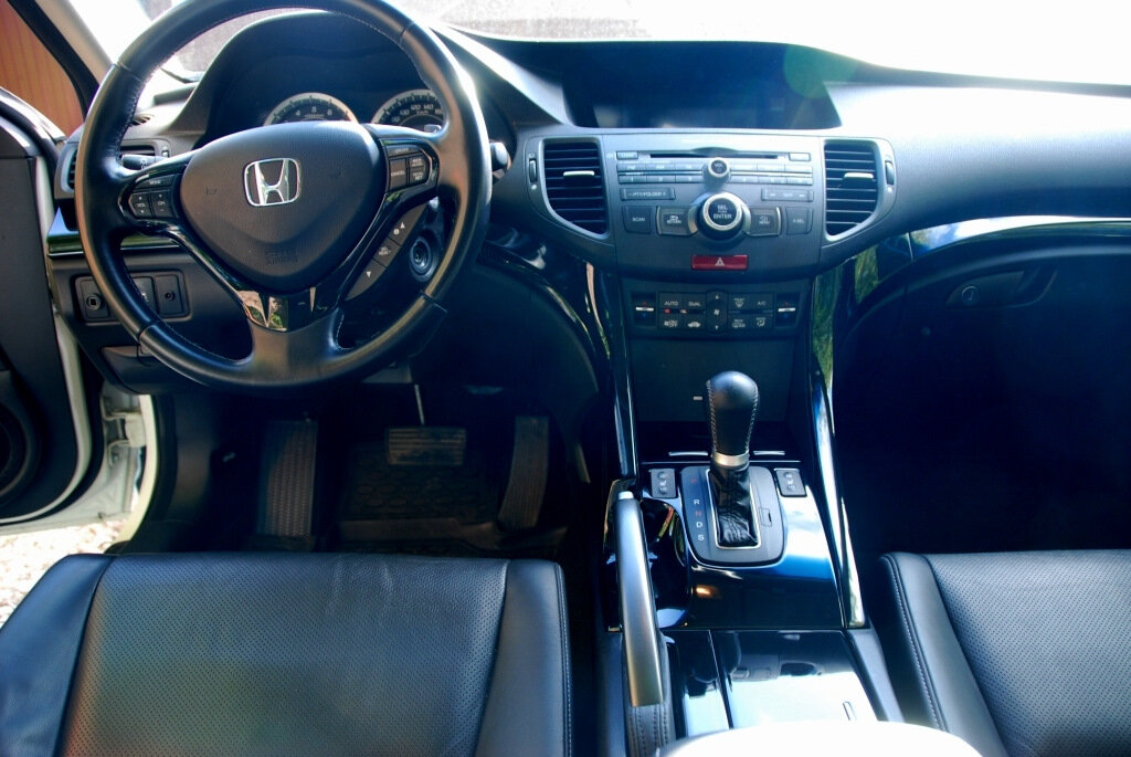 Салон Honda Accord 8 