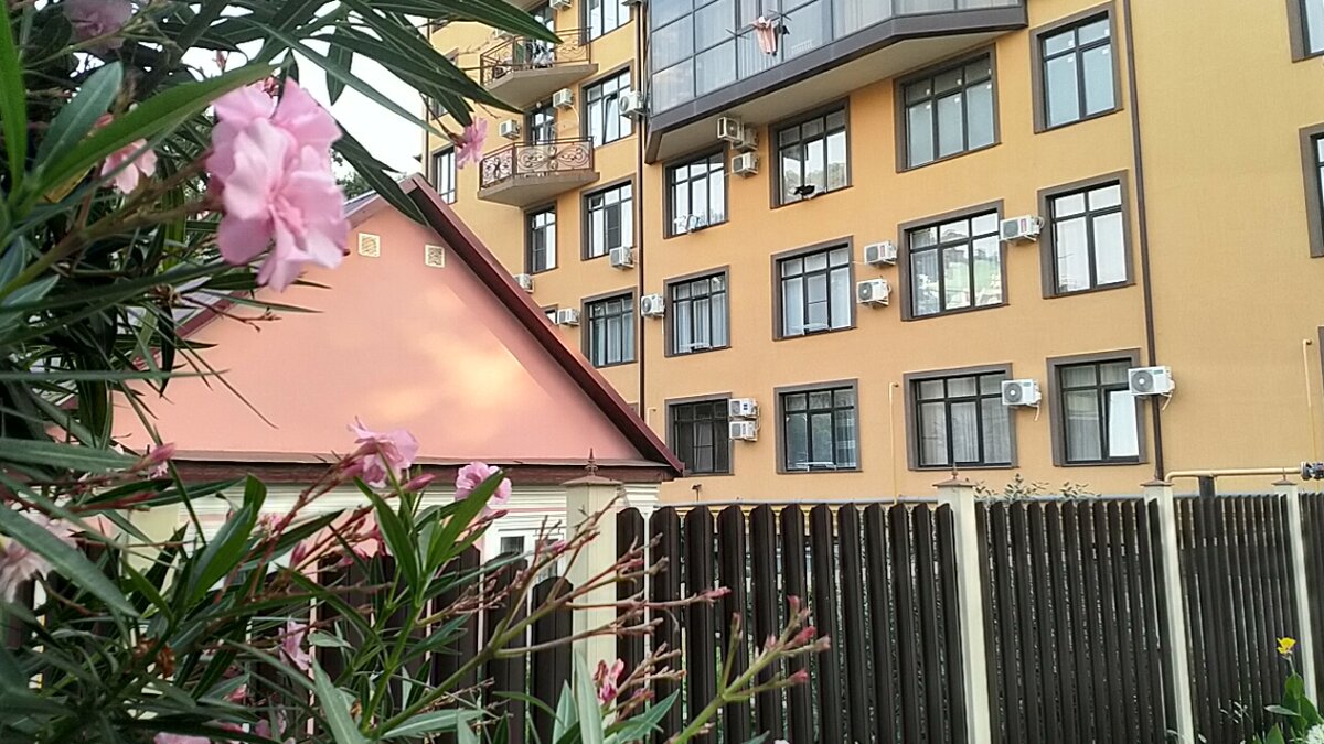 Жилой дом в Сочи. Фото автора