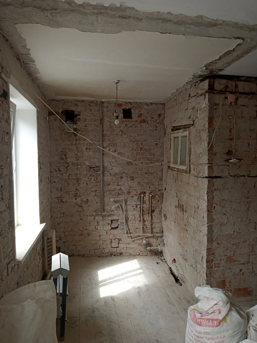 Фото автора. Несколько дней назад. Кухня без перегородки.