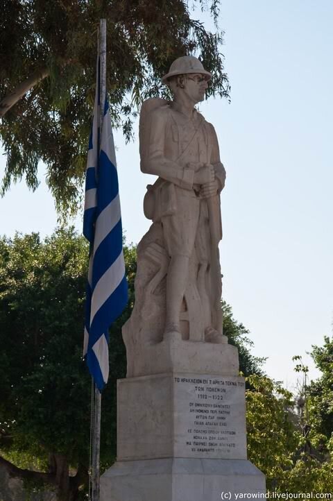 Крит, Ираклион, памятник Неизвестному солдату