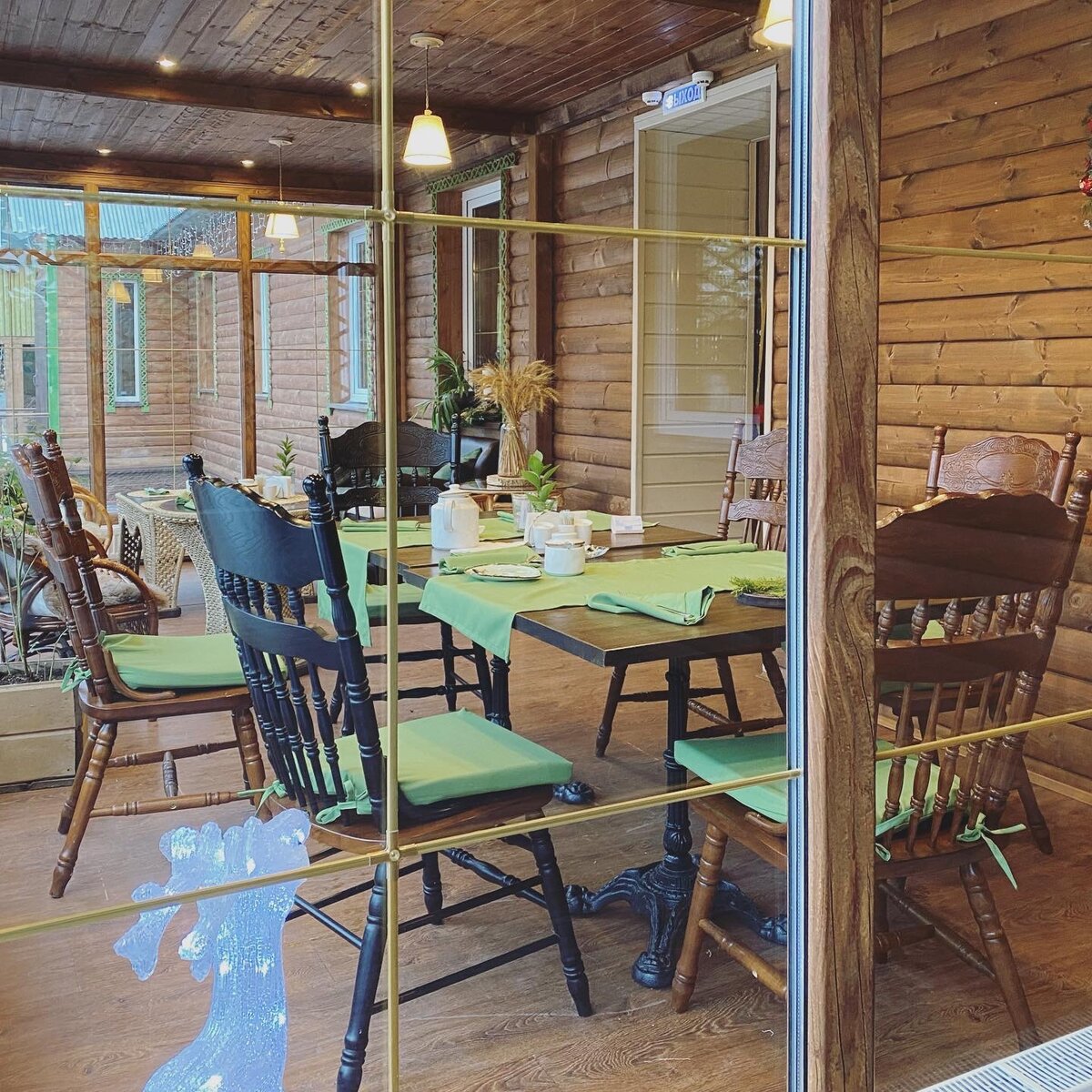 А в этом ресторанчике мой фаворит салат с авокадо на гриле.