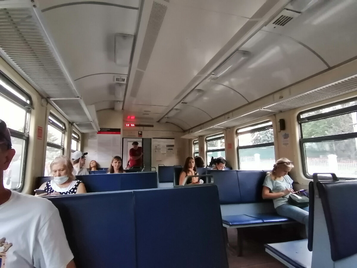 А вот и старая, добрая простая электричка)))