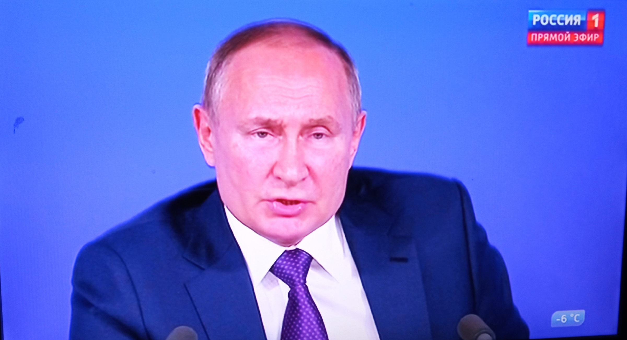Внимательно слушала пресс-конференцию Путина. Важного про зарплаты, пенсии, новогодние выплаты не обещано0