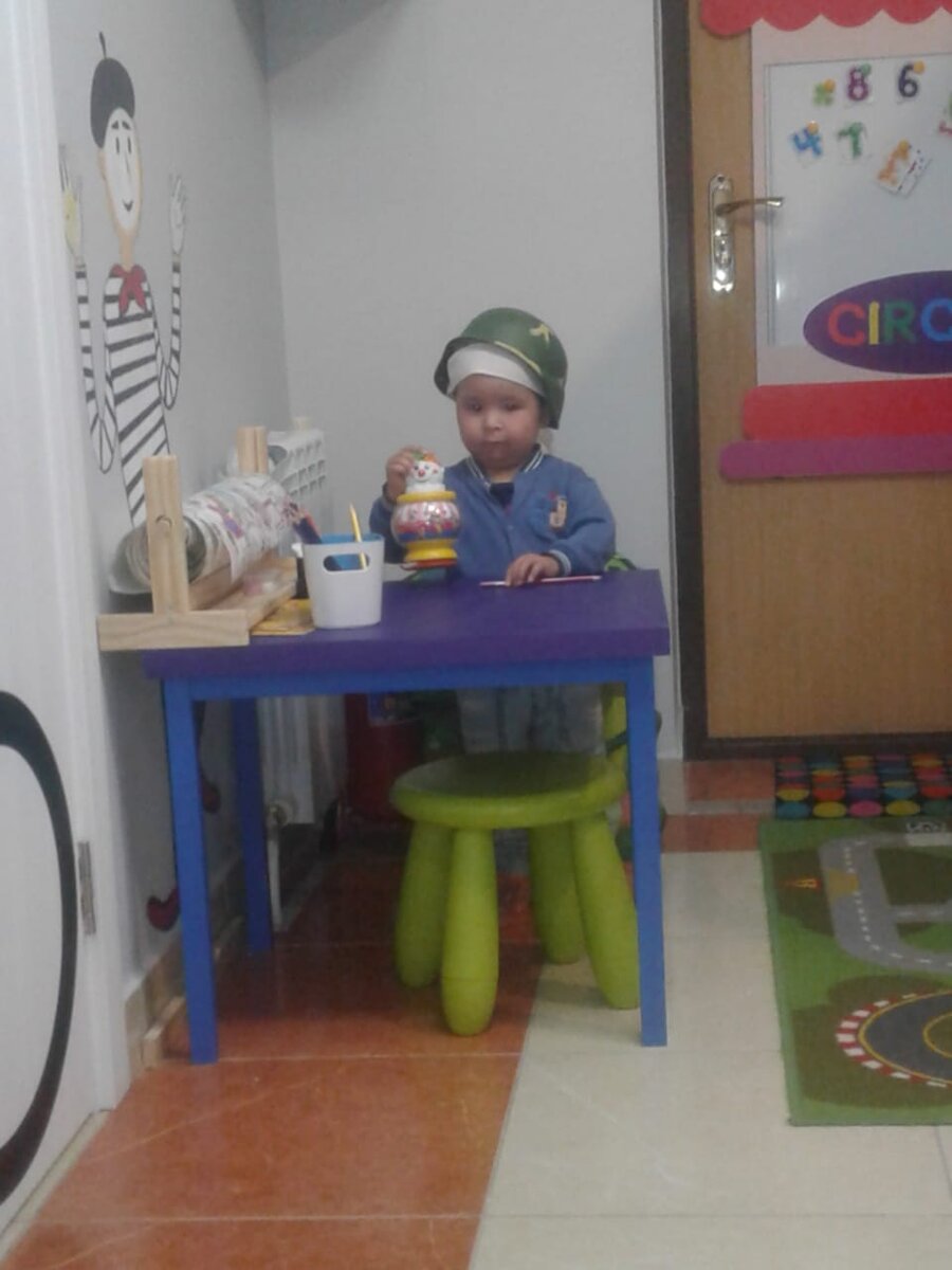 Ильяс в стоматологии играет в игровой комнате, пока Гимрану лечат зубы))