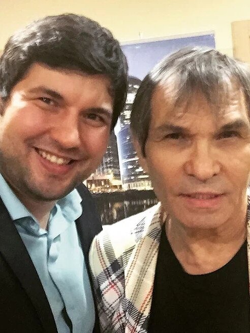 Бари Алибасов с сыном. Фото из открытого доступа