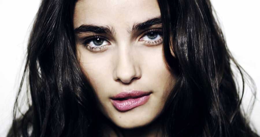 Тейлор Хилл красивая американская девушка, которая больше всего на свете желает стать настоящей топ-моделью. Конечно, в столь юном возрасте она еще не может похвастаться сотнями своих фото на обложках лучших изданий мира или дефиле на показах самых влиятельных модных домов, однако ее стремление и постоянная работа над собой помогают Тейлор небольшими шагами приблизиться к своей мечте.