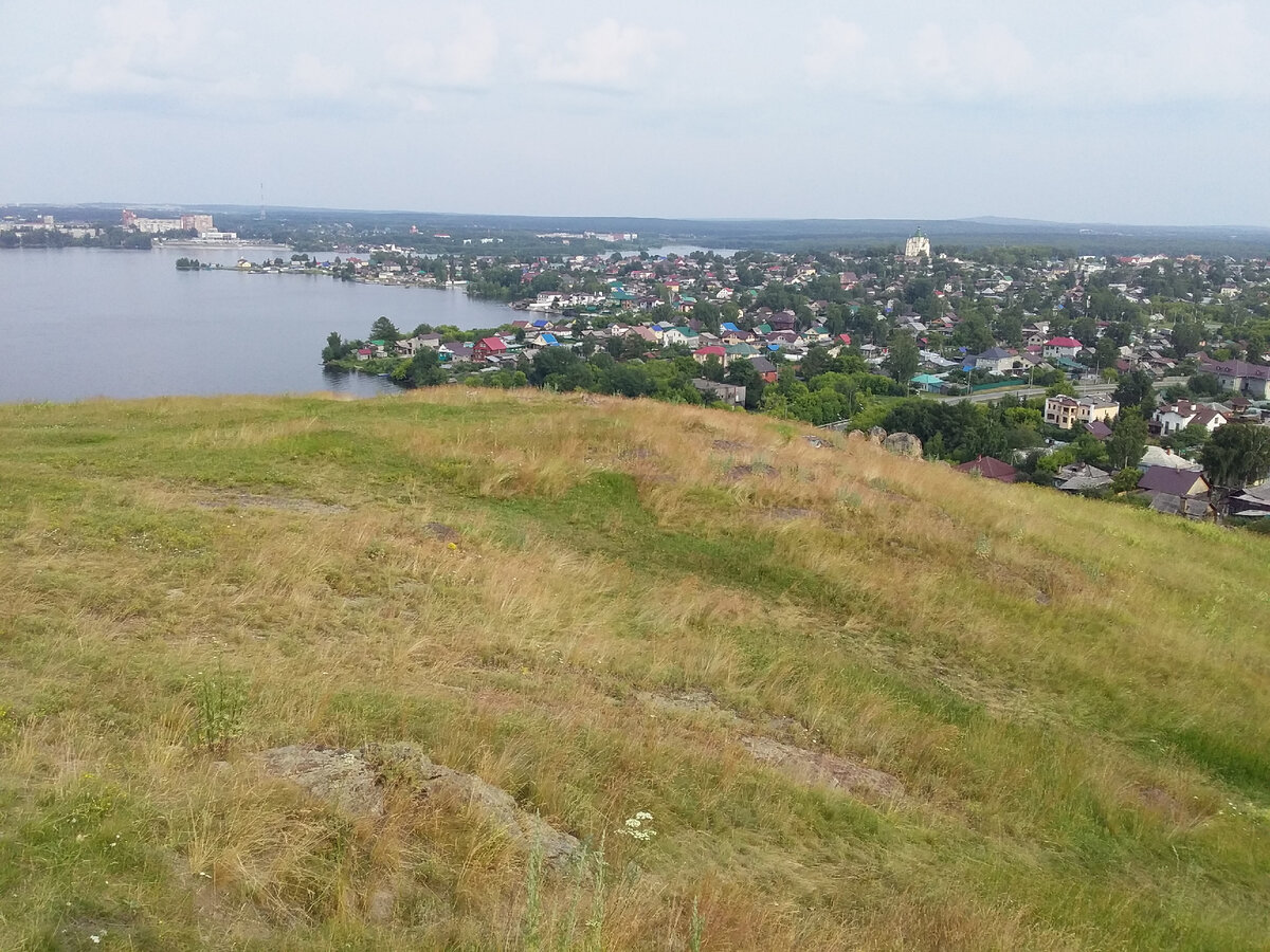 Пасторальный пейзаж - один из видов с Лисьей горы.