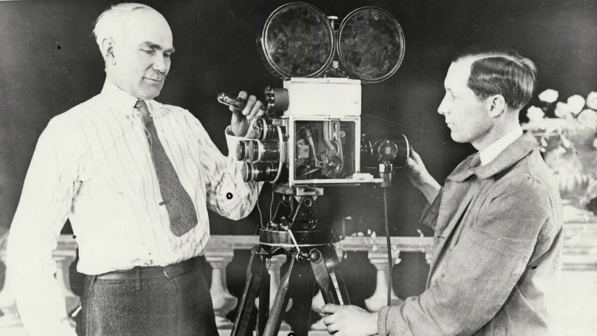 Ли де Форест изобретает аудион.