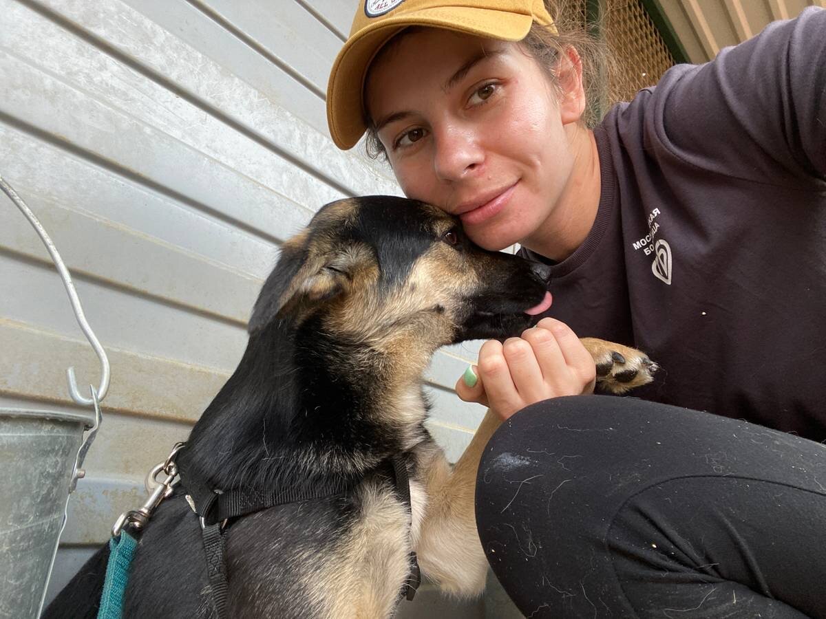 Локки, влюбленный в Женю по уши, продолжает искать дом