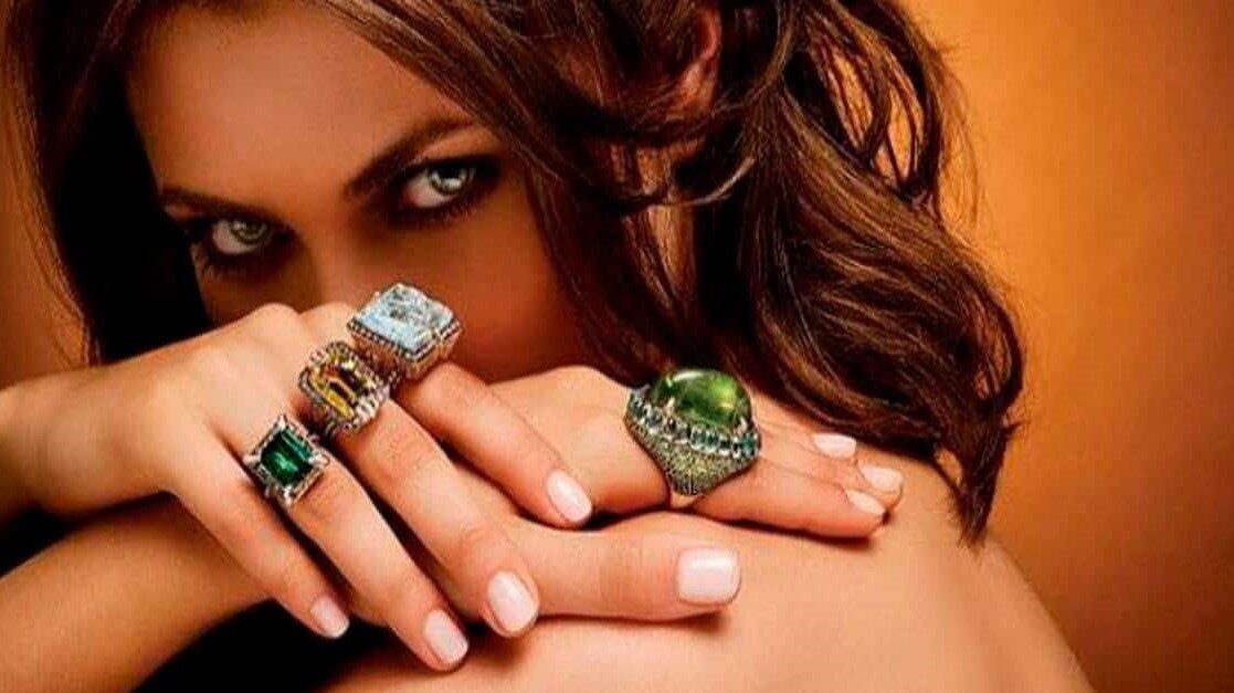 Изумруд камень талисман для Водолея. Фото в свободном доступе.