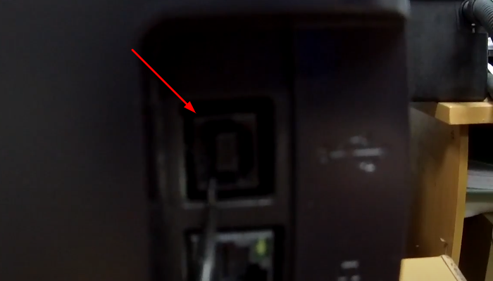 Фото 23. Поддеваем крышку сзади