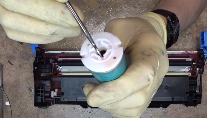 Фото 63. Отклеиваем старый чип