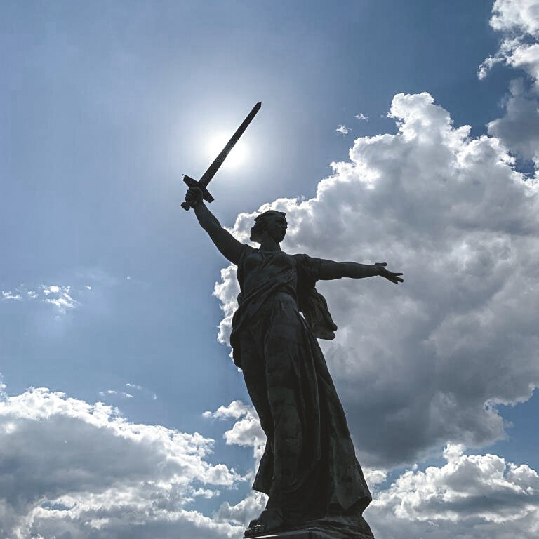 📍 "Родина Мать зовет нас".