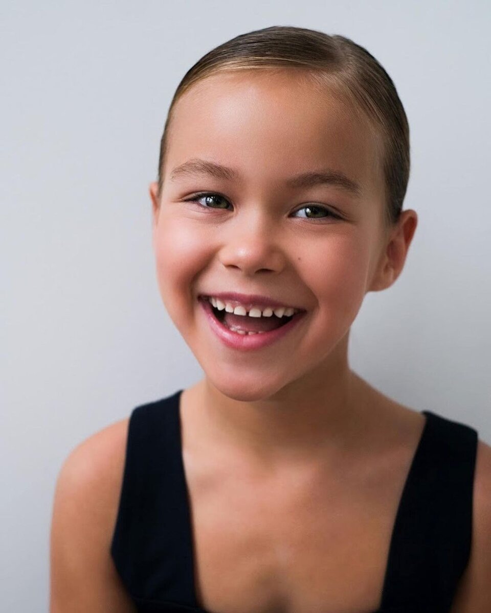 Дочь майю. Дочь майю. Дочь майю. Майя дочь оксаны самойловой. Майя дочь джигана.