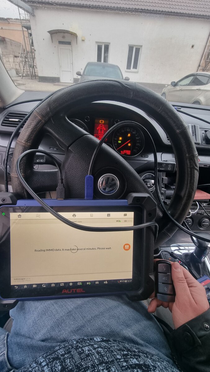 Процесс чтения иммо данных с авто для генерирования дилерского ключа.