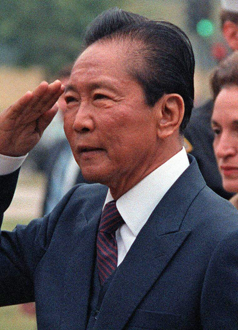 Фердина́нд Ма́ркос, президент Филиппин 1965—1986 годах.