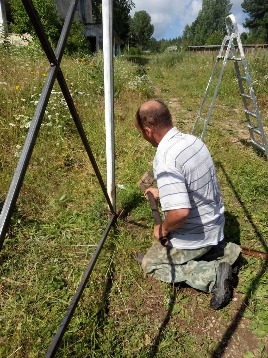 братец ворота укрепляет