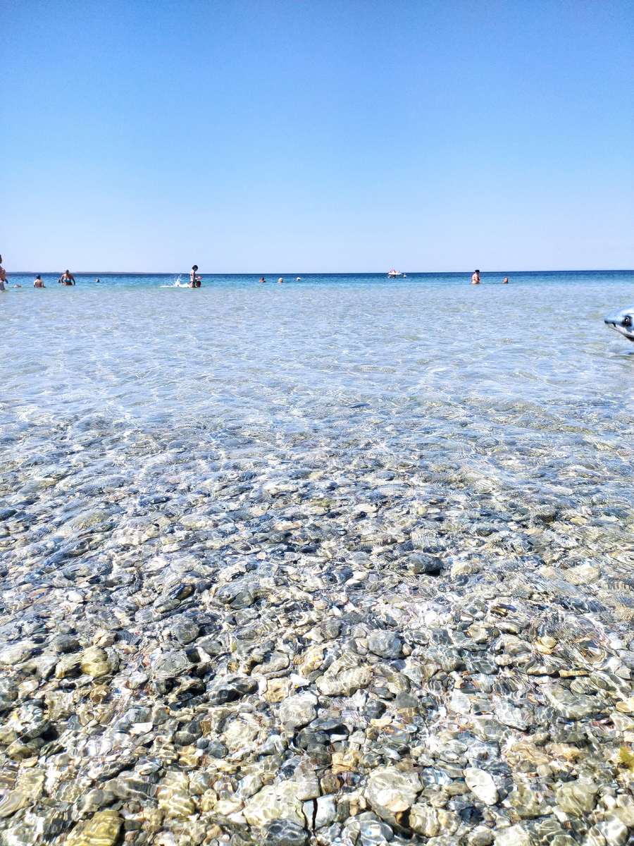 лазурное море на западе Крыма в Межводное