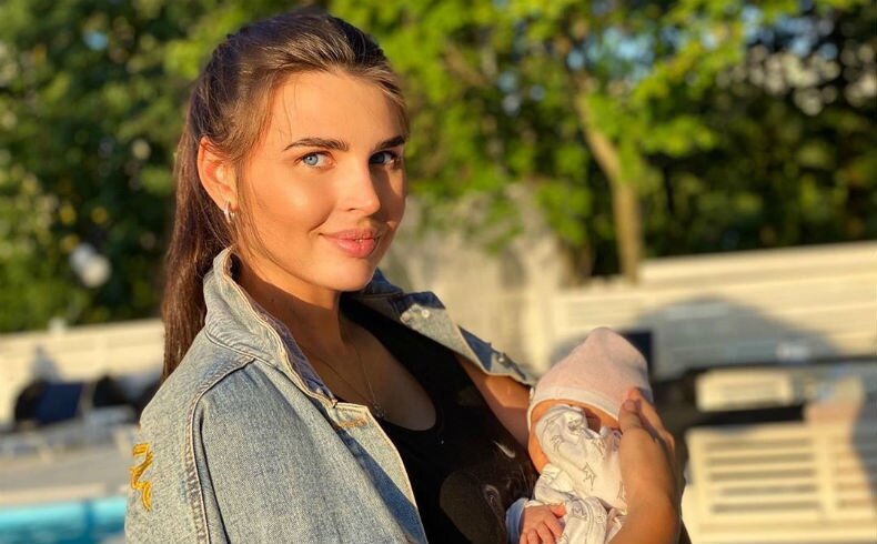 Элла Суханова с дочкой Эвелиной
​Фото: «Инстаграм»
