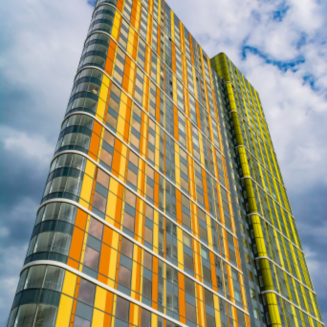 ЖК "Тринити"  самое высокое здание в Европе, которое облицовано витражными панелями из натуральной каменной ваты.