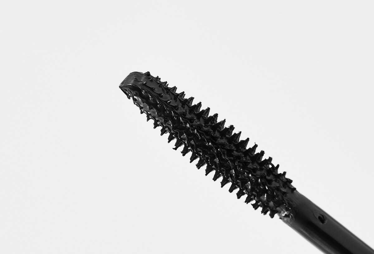 Силиконовая щёточка дает удлинение и объем..