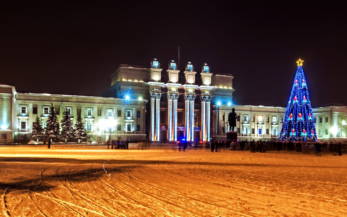 Театр оперы и балета самара елка. Площадь Куйбышева Самара. Площадь Куйбышева Самара вечером. Театр оперы и балета Самара зима. Самарский театр оперы и балета здание.