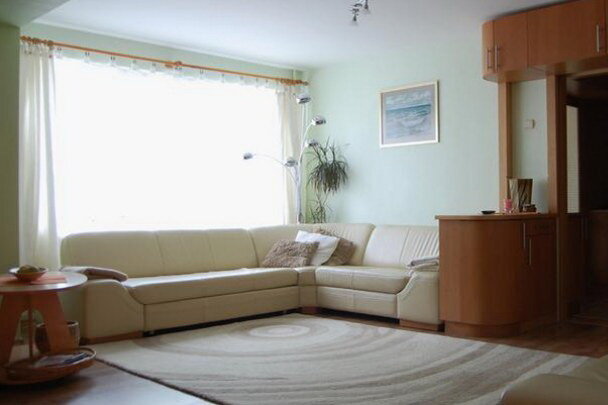 Трехкомнатная квартира в Юрмале
Просторная светлая квартира со свежим ремонтом. В шаговой доступности находится море.Стоимость — 49.598 $ (ссылка на объект).