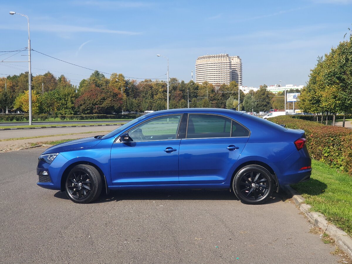 Skoda Rapid синий r17