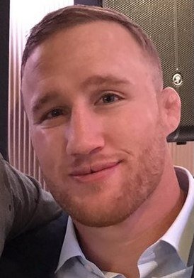 Джа́стин Рэ́й Гéйджи (англ. Justin Ray Gaethje; род. 14 ноября 1988 года, Саффорд, Аризона, США) — американский боец смешанных боевых искусств, выступающий под эгидой UFC в лёгкой весовой категории. Временный чемпион UFC в лёгком весе. Бывший чемпион WSOF в лёгком весе.
Джастин Гейджи
Общая информацияПолное имяДжастин Рэй ГейджиПрозвищеThe HighlightГражданствоСШАДата рождения14 ноября 1988 (31 год)Место рожденияСаффорд[d], Аризона, США
Рост180 смВесовая категорияЛёгкий весРазмах рук178 смКарьера2011–н. в.КомандаElevation Fight Team
Genesis Training Center,ТренерБен Черрингтон
Тревор УитманСтильБорьба, БоксСтатистика в смешанных единоборствахБоёв25Побед22 • нокаутом19 • сдачей1 • решением2Поражений3 • нокаутом2 • сдачей1Статистика боёв на сайте SherdogПо состоянию на 7 июня 2020 года занимает десятую строчку официального рейтинга UFC среди лучших бойцов независимо от весовой категории (англ. pound-for-pound)[1].