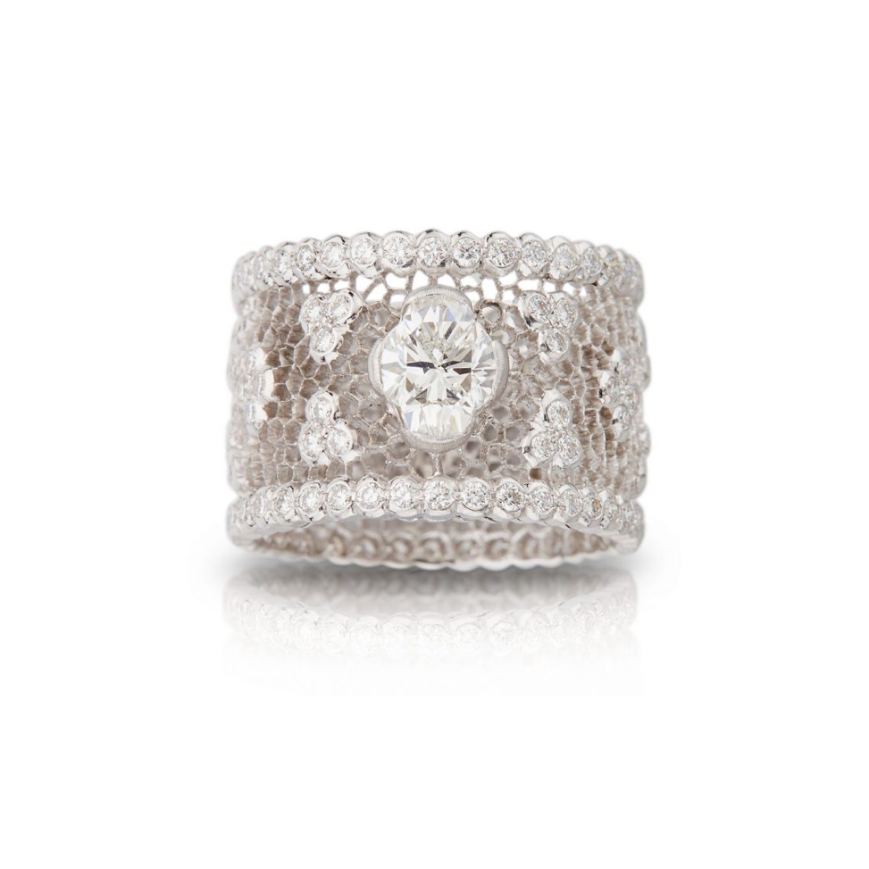 #кольцо Buccellati "Aura Eternelle» из белого золота в технике сотового тюля.
