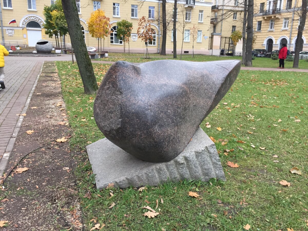 памятник гоголю в санкт петербурге