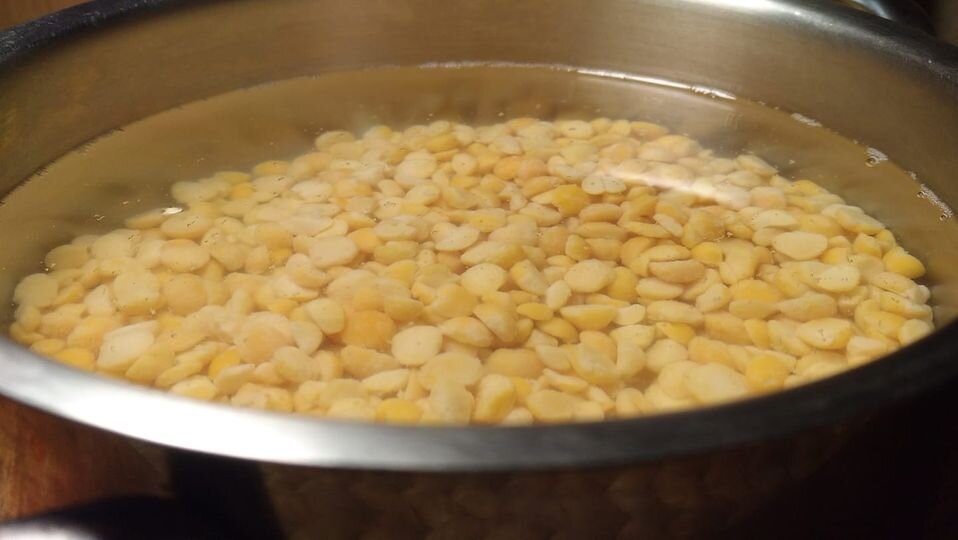 Покупаю только колотый горох, т.к. он разваривается быстрее.