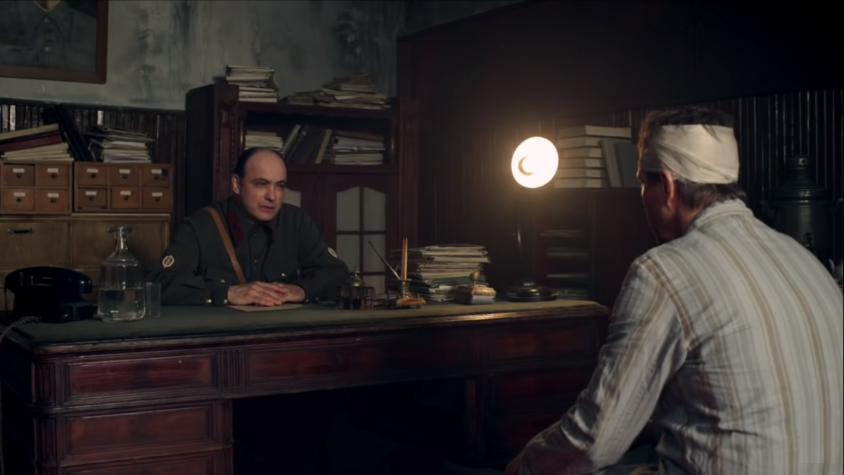 Лампа в лицо и вопрос "а последнее, что помните?"