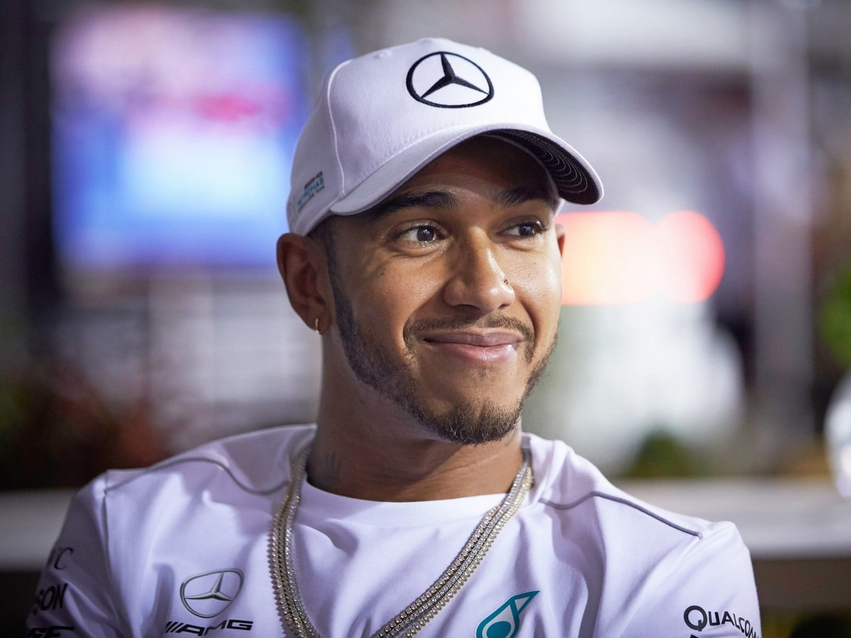 Lewis hamilton. Льюис Хэмилтон. Льюис Хэмилтон 2022. Хамильтон Луис. Луис Хамильтон гонщик.