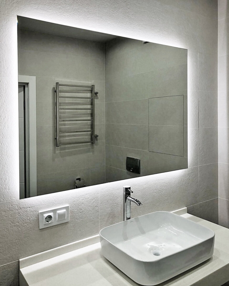 Раковина с тонким краем - актуальное решение для модного санузла (фото авторов).