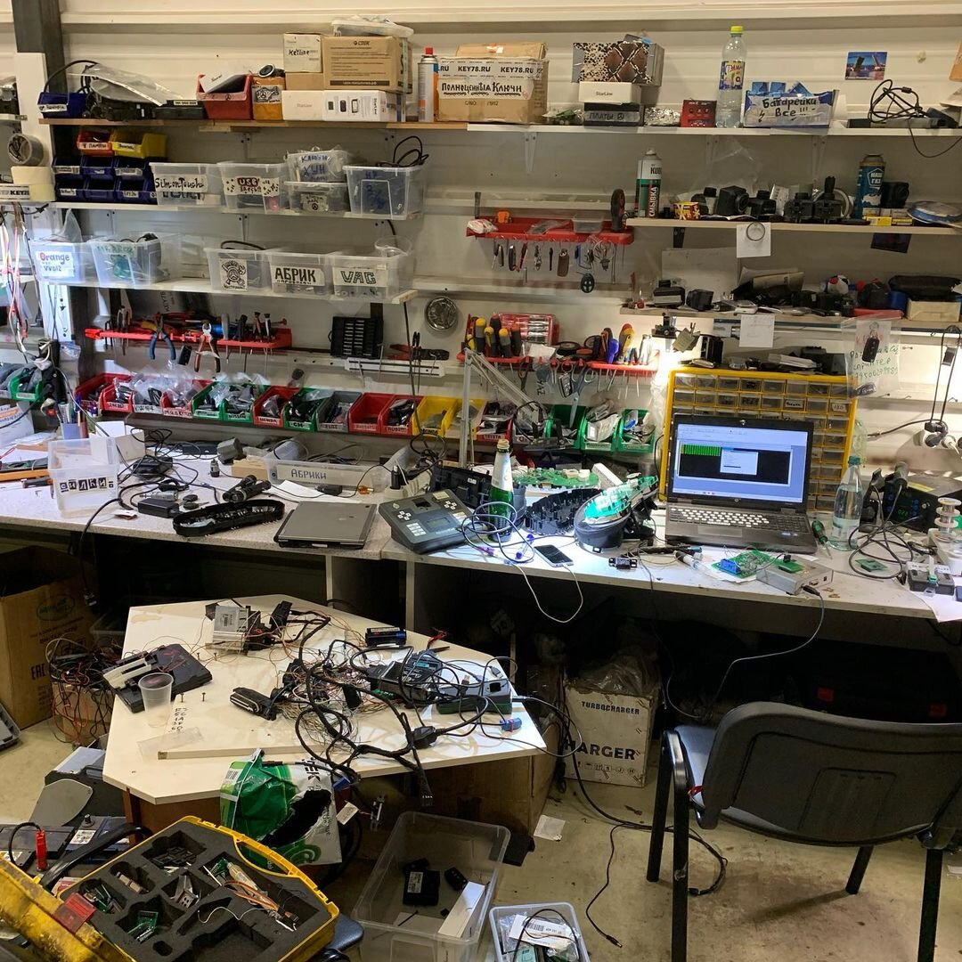 Вот так выглядит рабочий хаос в период высокой загруженности и мозговых штормов