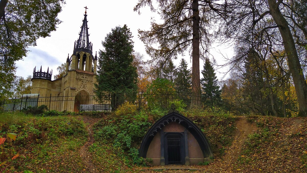 Петропавловская церковь и склеп Адольфа Полье.