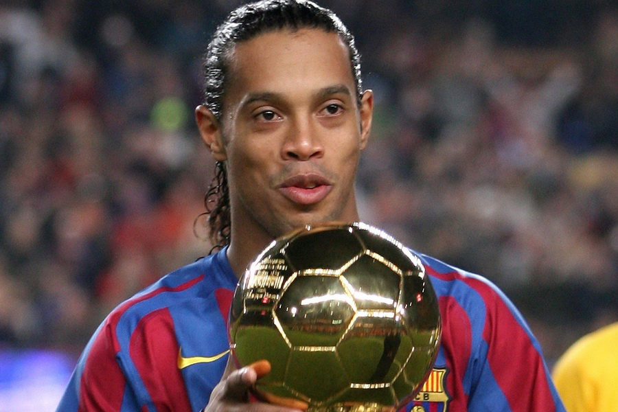 Рональдинио и золотой мяч 2005.