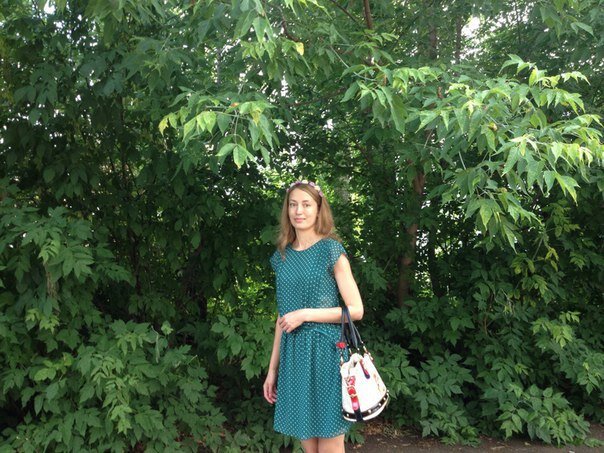 РОМАНС. "Голос нежный меня вдохновляет".
Голос нежный меня вдохновляет,
Вдохновляет неземная красота!
Чаруют сильно нежные глаза,
Взгляд милый меня покоряет.

Вдохновляет любовь неземная,
Вдохновляет улыбка твоя,
Мечта моя дорогая
Уносит меня в облака!

Судьба незаметно ведёт
Нас своими путями.
Любовь моя зовёт,
Небесный ветер с нами.

11.10.2013