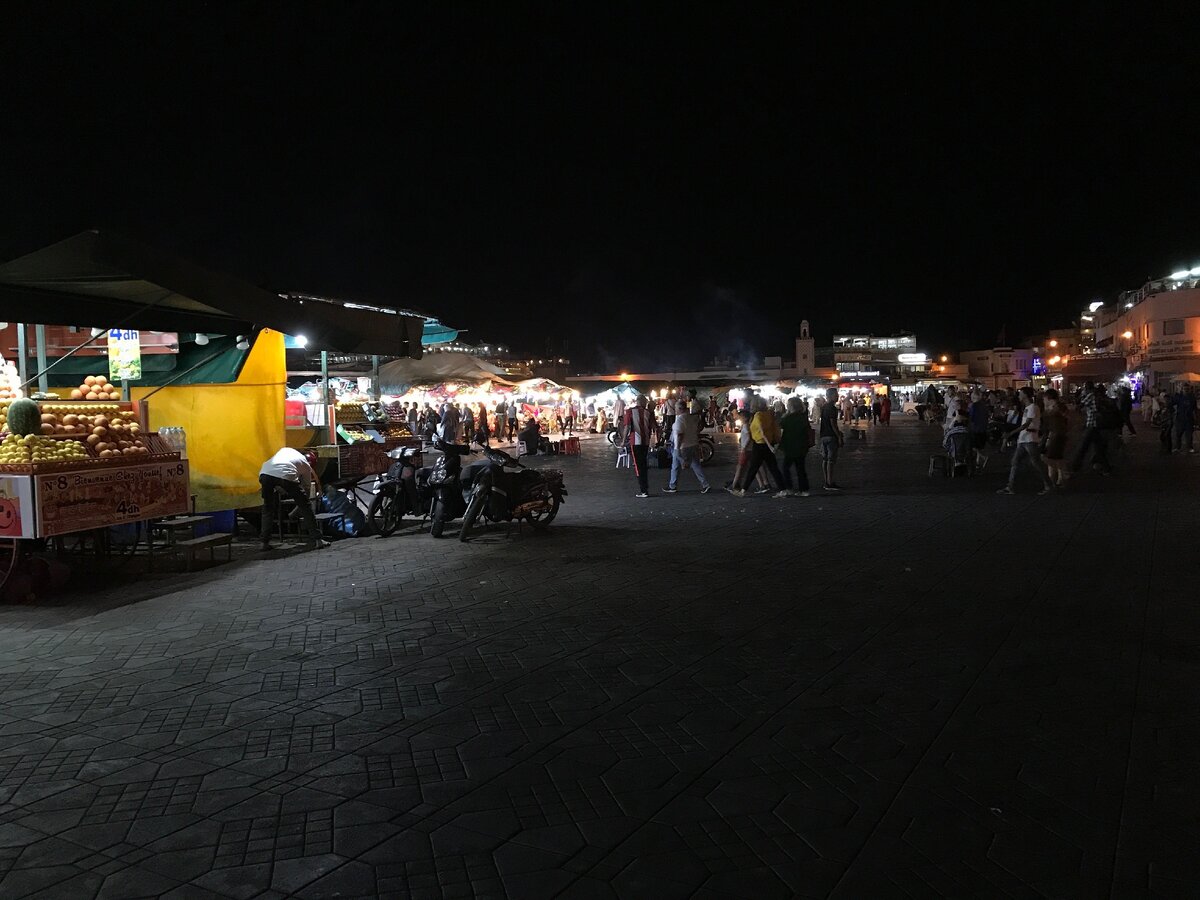 Вечерний рынок - центр жизни Марракеша