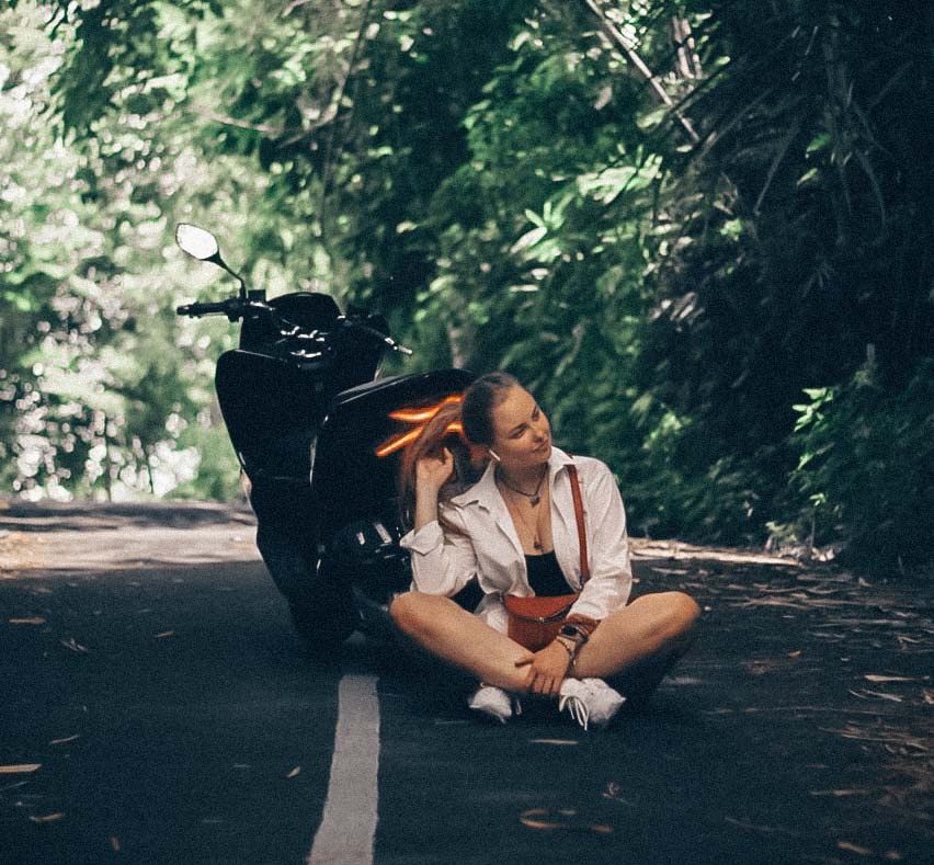 У меня много опасных хобби, люблю это чувство "на гране". Не потому что это адреналин, а потому что так я отвлекаюсь от всех лишних мыслей.