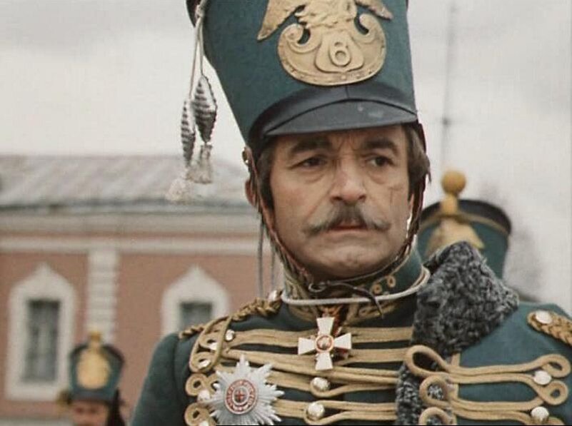 Кадр из фильма "Обедном гусаре замолвите слово", полковник Покровский - Валентин Гафт.