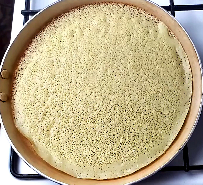                                                      А вот и блинчик: тоненький, с дырочками