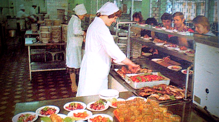 Всем привет!
Продолжаю тему гастрономической ностальгии :)
Сегодня пройдемся по советским столовым.
В нашем районом центре была одна городская столовая. Называлась "Россия".-2