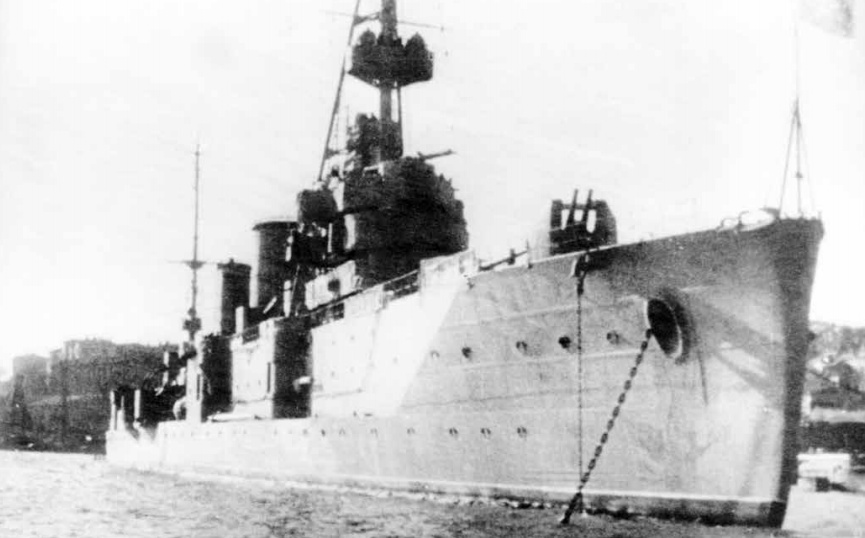 Крейсер «Червона Украiна» в Севастополе. 1941 год