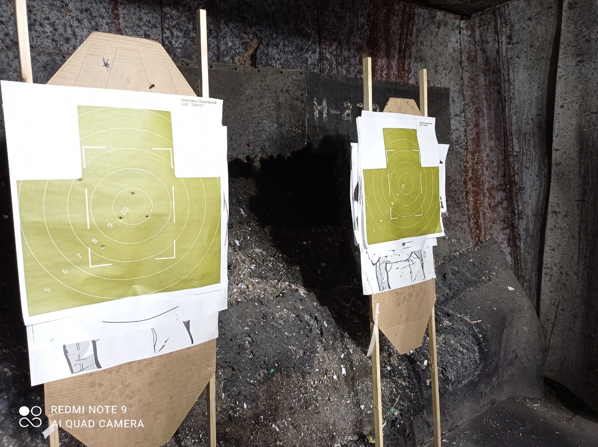 Слева моя мишень, справа жены. 