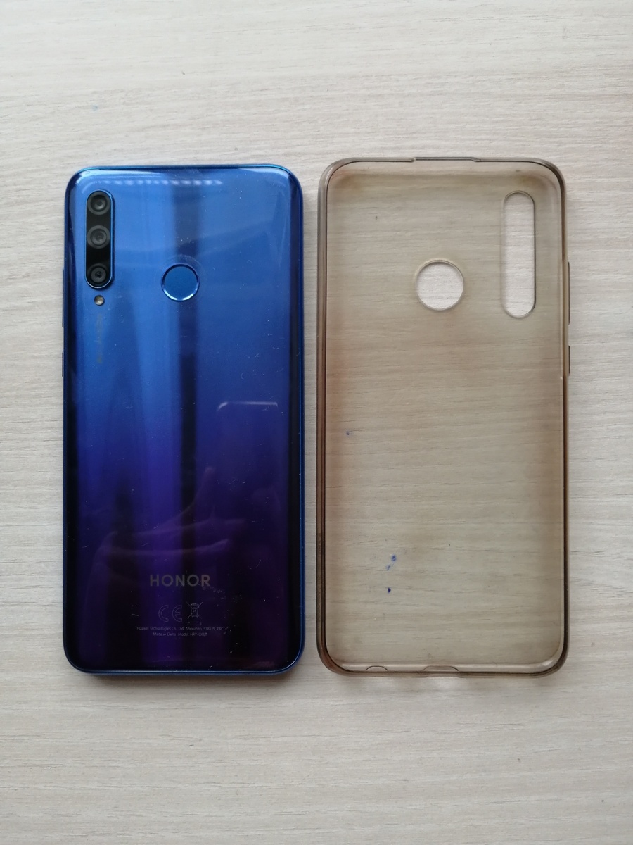 Испорченный чехол и телефон. Цвет: градиент синий и фиолетовый 